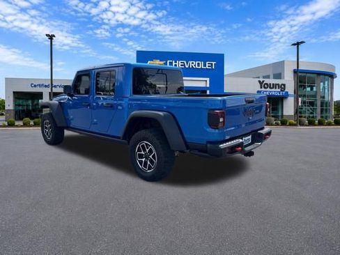 Used 2025 Jeep Gladiator Rubicon w/ Convenience Group AWD/4WD image 4