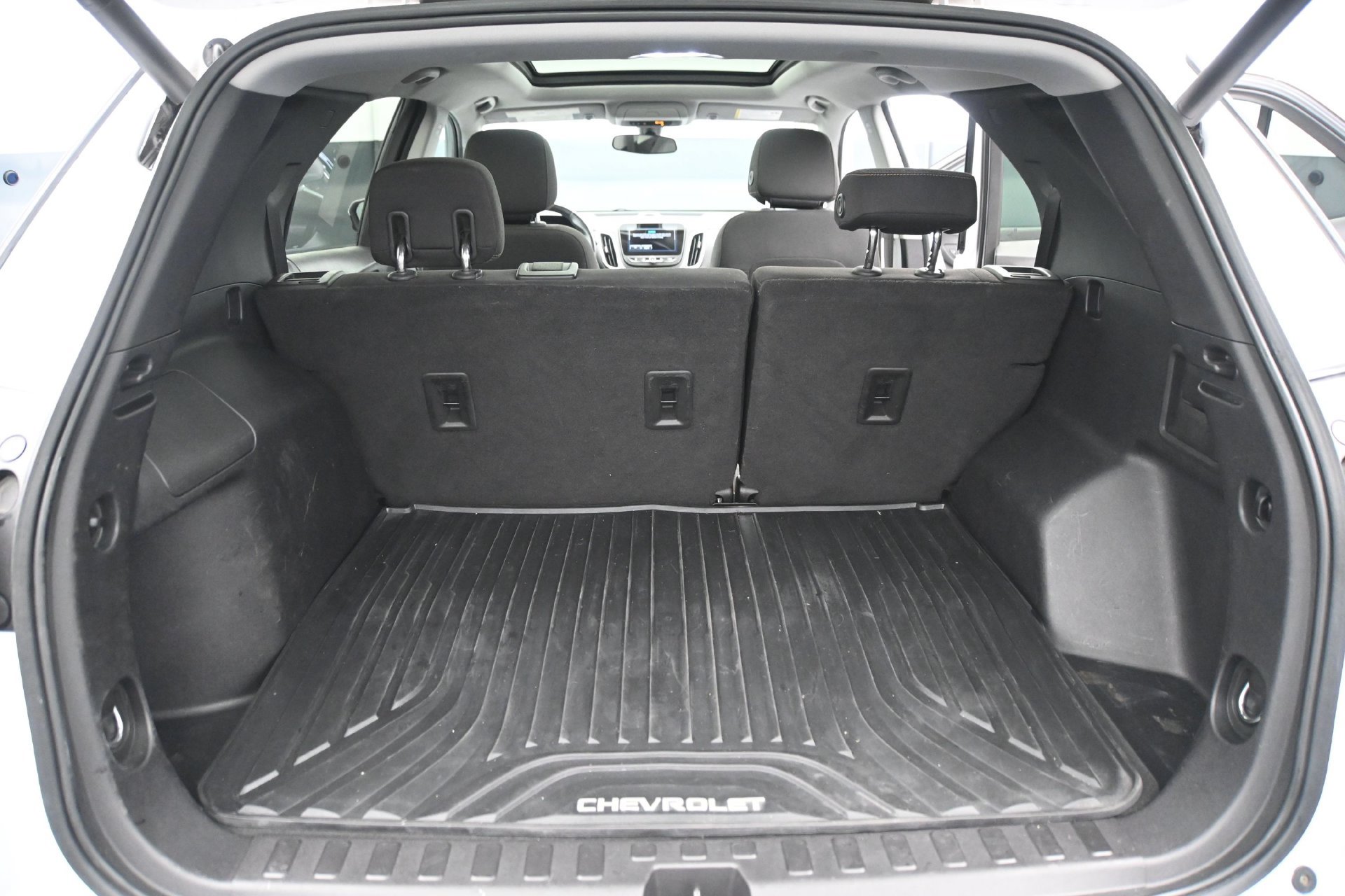 Used 2018 Chevrolet Equinox LT w/ Sun & Infotainment Package FWD image 15