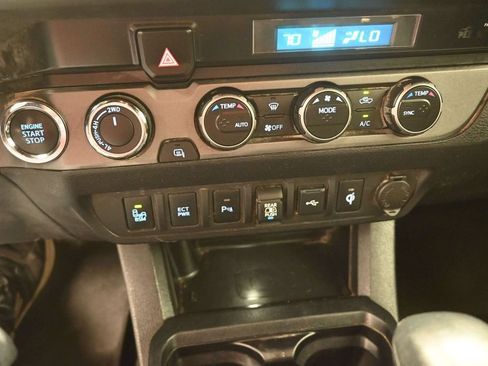 Used 2023 Toyota Tacoma TRD Off-Road w/ Technology Package AWD/4WD image 29