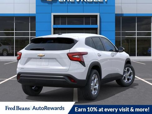 New 2026 Chevrolet Trax LS w/ LS Convenience Package FWD image 5