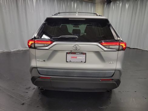 Used 2020 Toyota RAV4 XLE FWD image 7