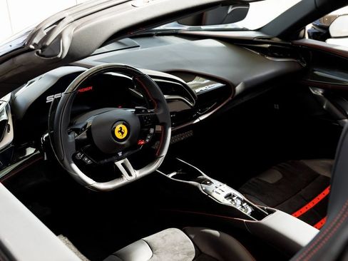 Used 2022 Ferrari SF90 Spider image 35