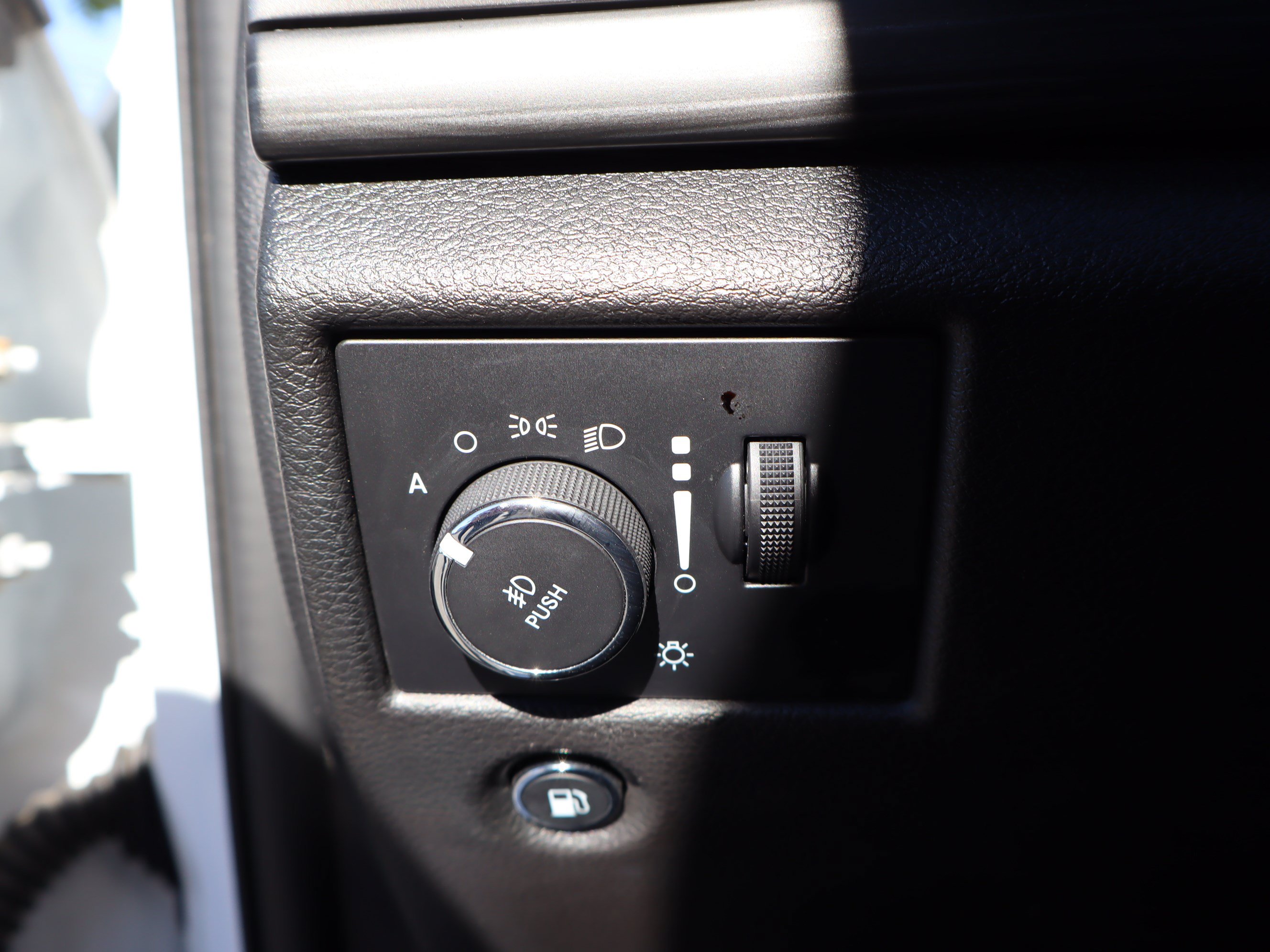 Used 2022 Jeep Grand Cherokee Laredo X AWD/4WD image 18