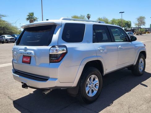 Used 2018 Toyota 4Runner SR5 AWD/4WD image 9