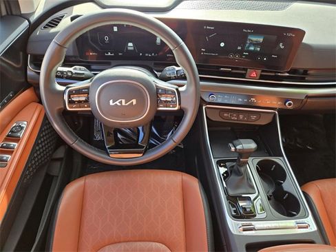 Used 2025 Kia Carnival SX w/ SX Dark Edition Package image 13