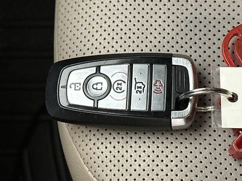 Used 2020 Ford Escape Titanium AWD/4WD image 44
