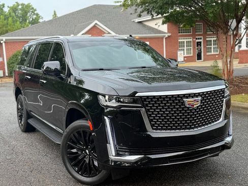 Used 2024 Cadillac Escalade ESV Luxury RWD image 7