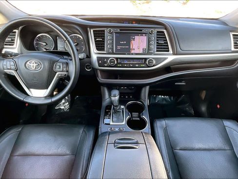 Used 2019 Toyota Highlander Limited image 16