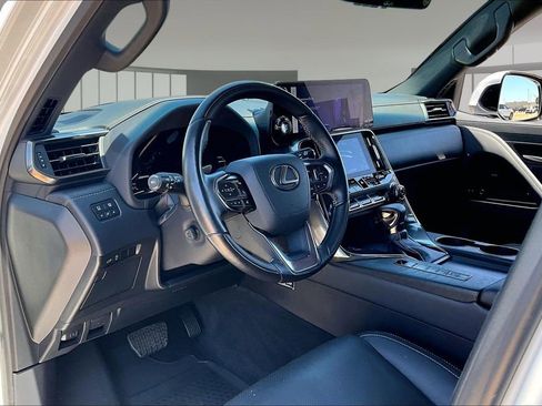 Used 2024 Lexus LX 600 4WD w/ Luxury Package image 13