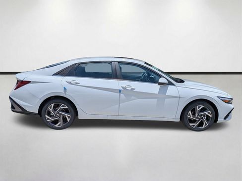New 2026 Hyundai Elantra Limited FWD image 3