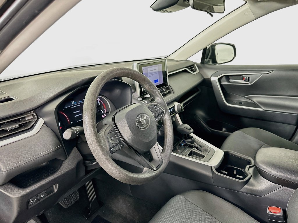 Used 2025 Toyota RAV4 XLE FWD image 9