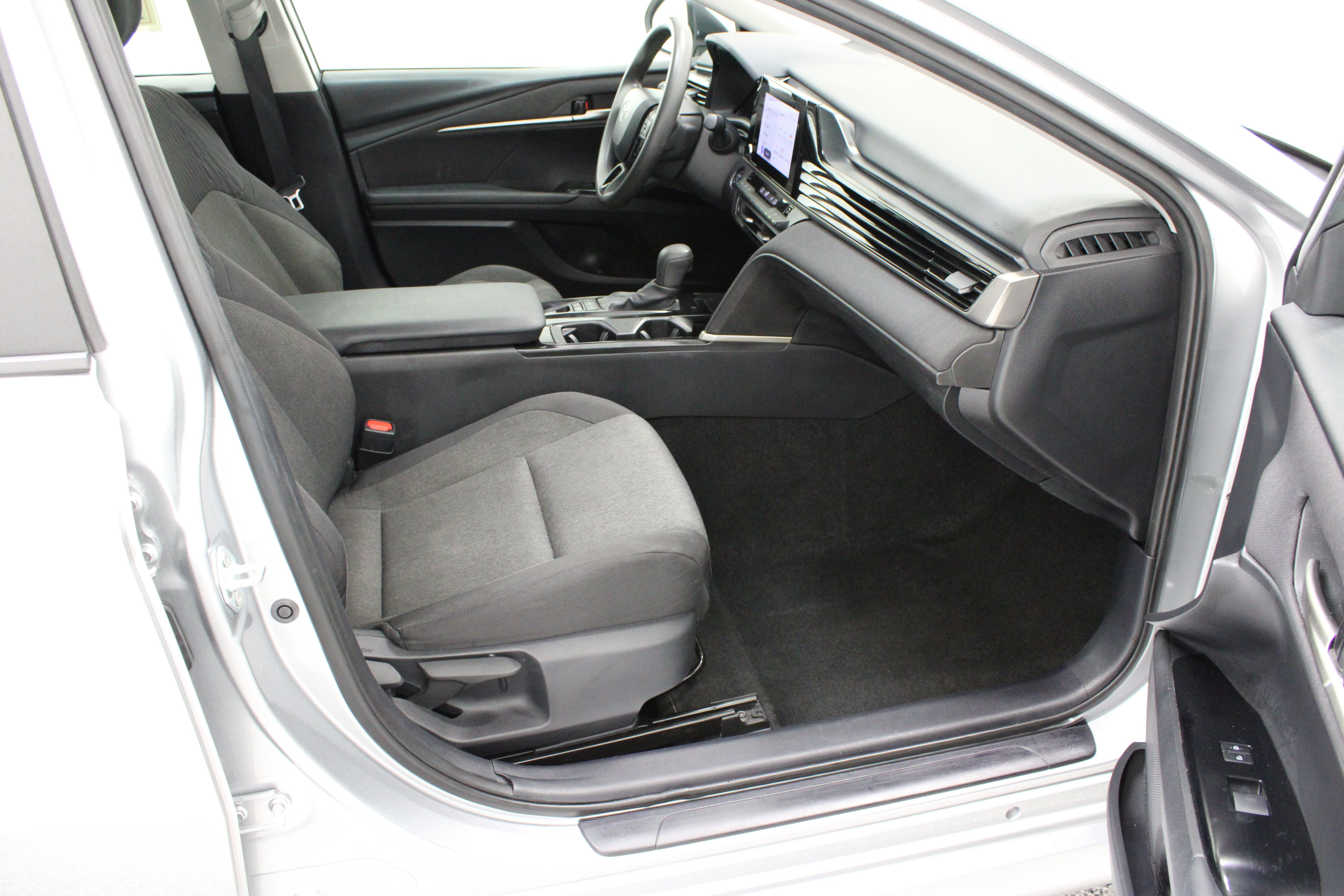 Used 2025 Toyota Camry LE FWD image 35