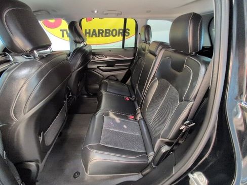 Used 2023 Jeep Grand Cherokee Limited w/ Luxury Tech Group II image 27