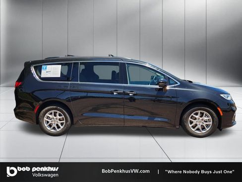 Used 2022 Chrysler Pacifica Touring-L FWD image 24