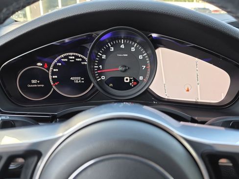 Used 2021 Porsche Cayenne Coupe image 22