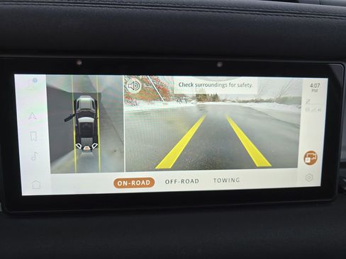 Used 2021 Land Rover Defender 110 SE image 25