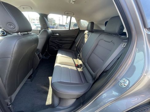 Used 2025 Chevrolet Trax LT w/ LT Convenience Package image 27