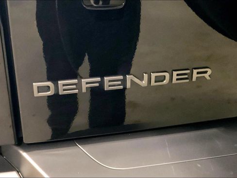 Certified 2025 Land Rover Defender 110 V8 AWD/4WD image 31