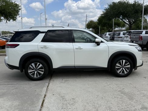 Used 2024 Nissan Pathfinder SL image 3