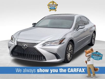 Used 2019 Lexus ES 350 Ultra Luxury w/ Accessory Package 2