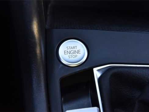 Certified 2022 Volkswagen Taos SE image 16