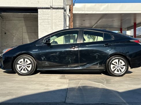 Used 2017 Toyota Prius Two image 7
