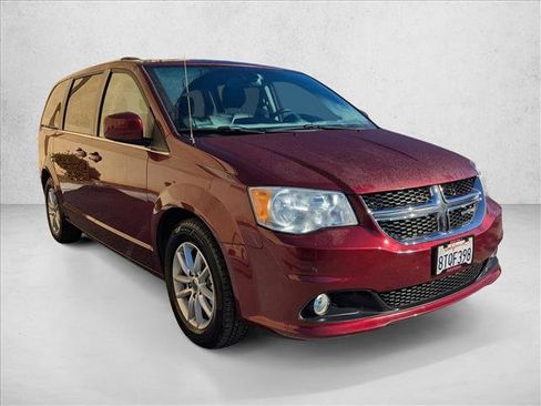 Used 2019 Dodge Grand Caravan SXT image 3