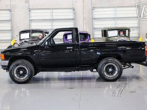 Used 1987 Toyota Pickup 2WD Regular Cab image 10