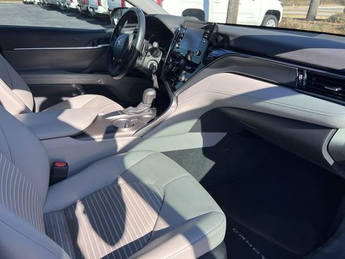 Used 2022 Toyota Camry SE image 32