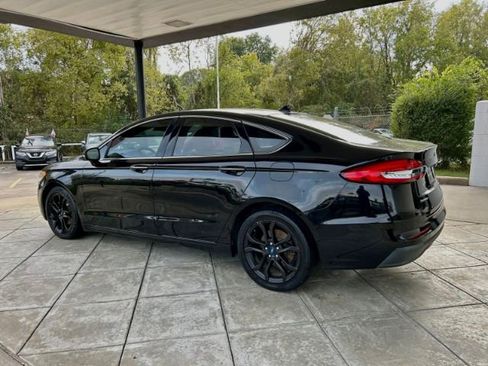 Used 2019 Ford Fusion SEL image 2