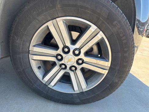 Used 2017 Chevrolet Traverse LT FWD image 25