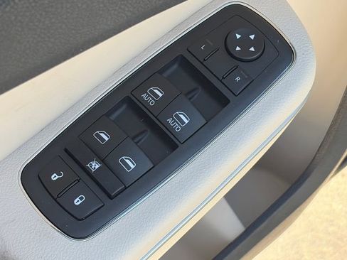 Used 2023 Chrysler 300 Touring L w/ Popular Equipment Group AWD/4WD image 21