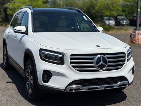 Used 2025 Mercedes-Benz GLB 250 4MATIC image 7
