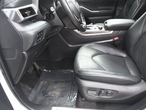 Used 2024 Toyota Highlander Limited AWD/4WD image 15