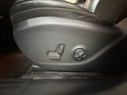 Used 2019 Jeep Cherokee Trailhawk w/ Cold Weather Group AWD/4WD image 16