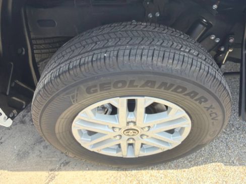 Used 2022 Toyota Tundra SR5 AWD/4WD image 12
