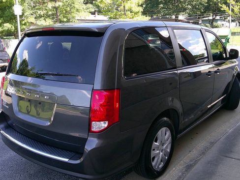 Used 2020 Dodge Grand Caravan SE FWD image 5