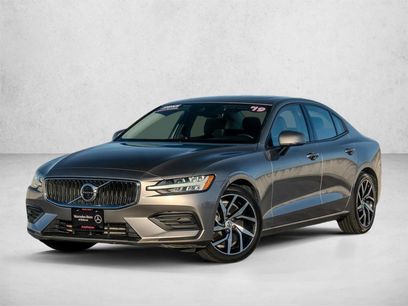 Used 2019 Volvo S60 T6 Momentum w/ Multimedia Package