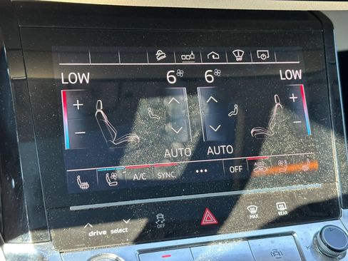 Used 2019 Audi e-tron Prestige AWD/4WD image 39