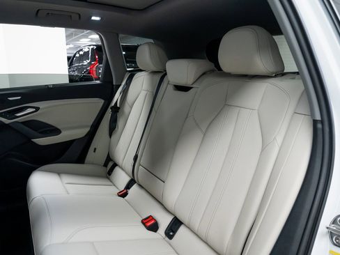 Used 2025 Audi Q6 e-tron Premium Plus image 20