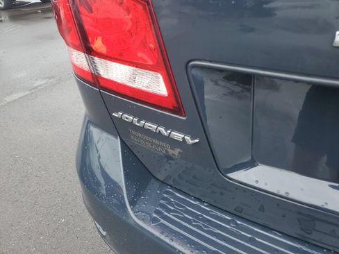 Used 2018 Dodge Journey SXT w/ Connectivity Group FWD image 7