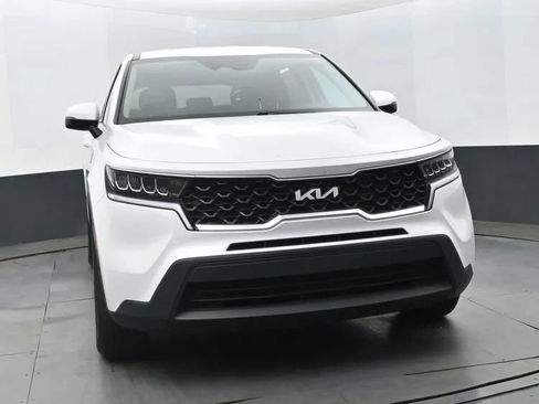 Used 2023 Kia Sorento LX FWD image 3