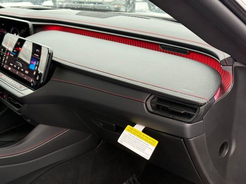 Used 2025 Dodge Charger R/T w/ Plus Group image 15