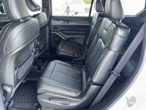 New 2025 Jeep Grand Cherokee L Limited w/ Black Appearance Package image 12