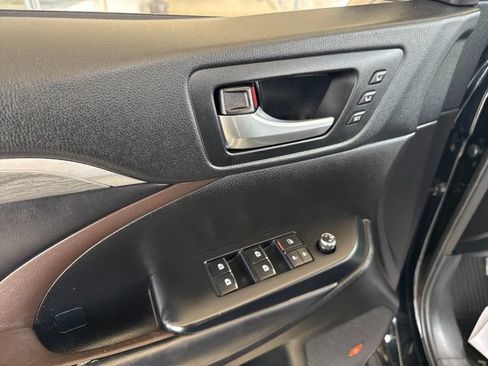 Used 2018 Toyota Highlander Limited AWD/4WD image 11