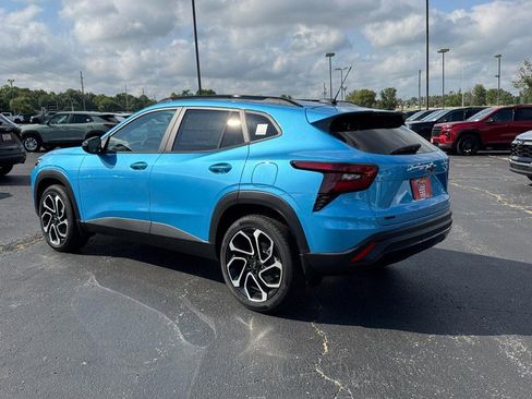 New 2025 Chevrolet Trax RS w/ Sunroof Package image 3