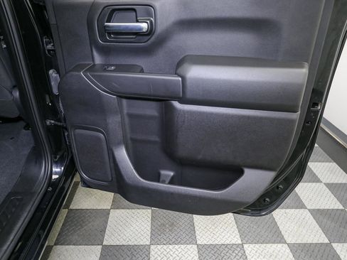 Used 2019 Chevrolet Silverado 1500 Custom Trail Boss w/ Custom Convenience Package image 19