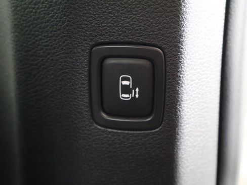 Used 2024 Kia Carnival EX image 26