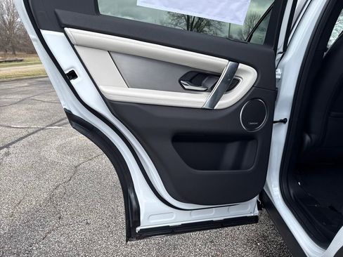 Used 2025 Land Rover Discovery Sport Dynamic SE image 15