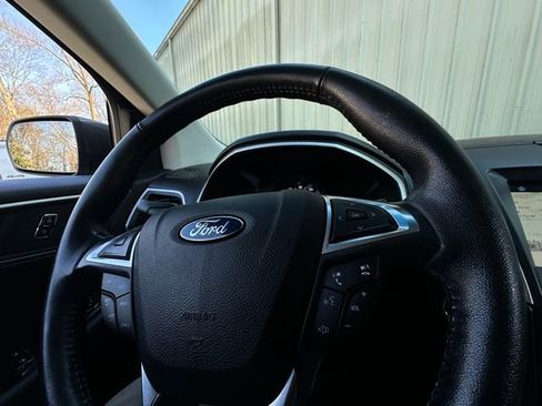 Used 2017 Ford Edge SEL w/ Equipment Group 201A image 21